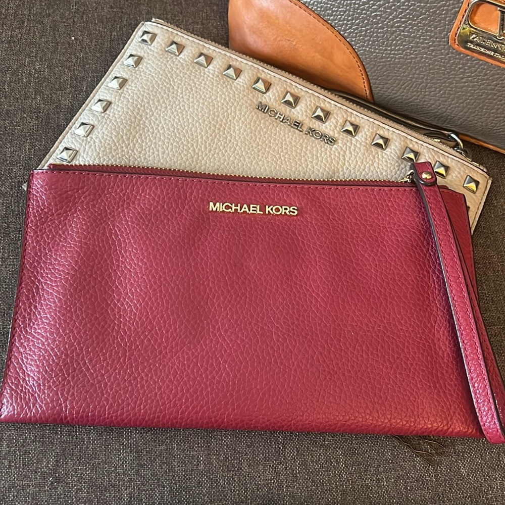 Michael Kors Jet Set Large Clutch/Wristlet in SANGRIA NWOT